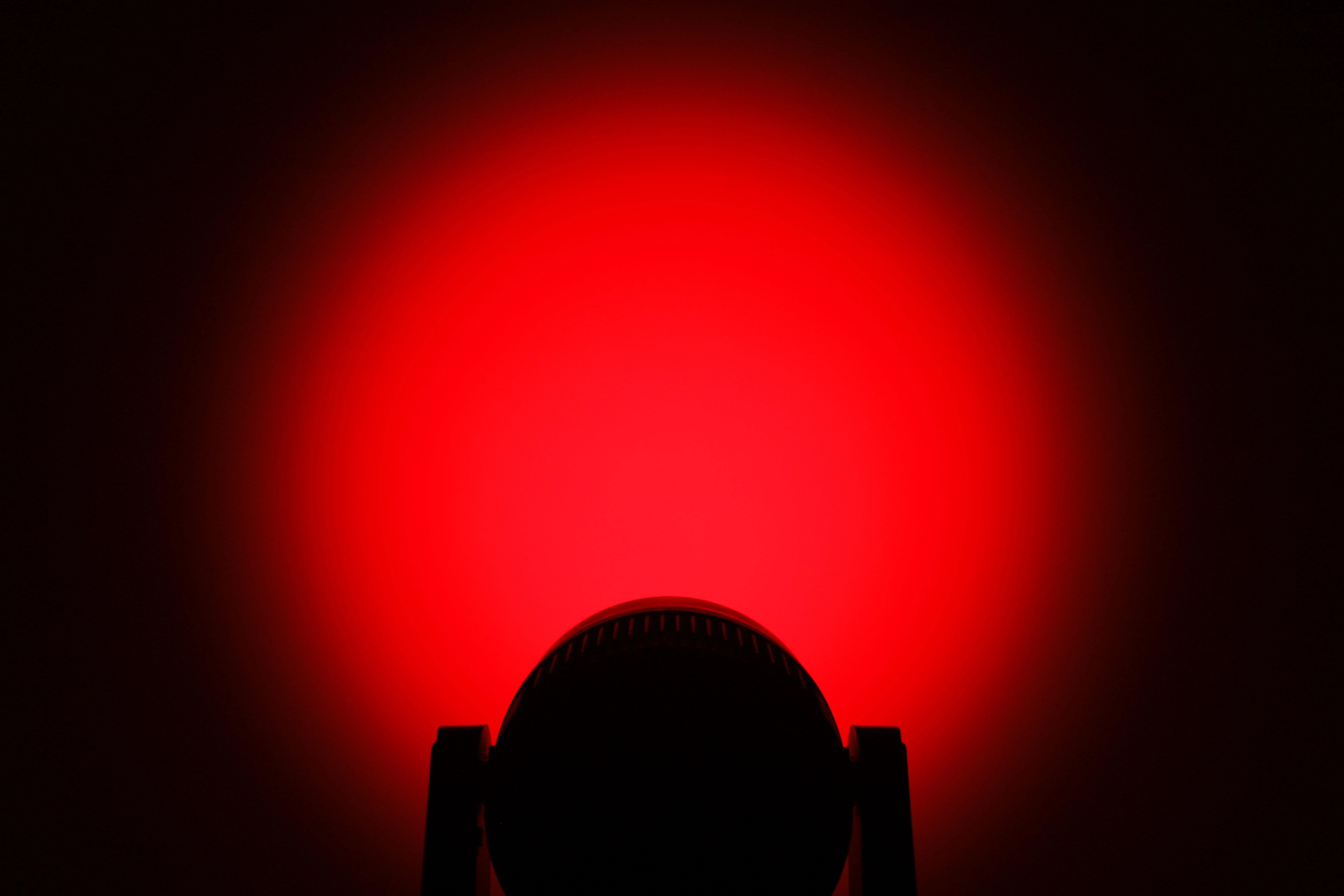 GML B-EYE 1940 LED Moving Head — wash mode, broad red output