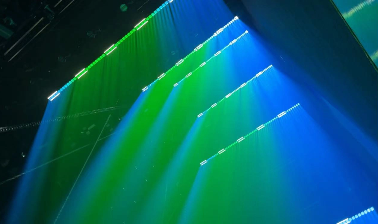 GML DIAMOND LINE 1060 LED Motorized Linear Fixture 2